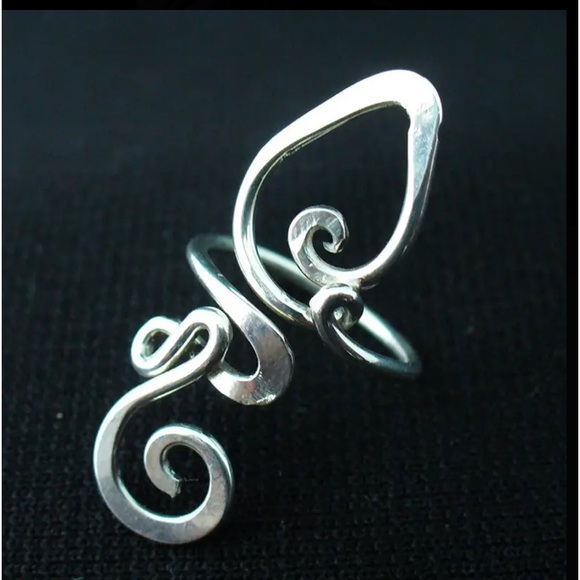 Boho Oversized Abstract Design Silver Tone Toe Ring - Picture 3 of 5